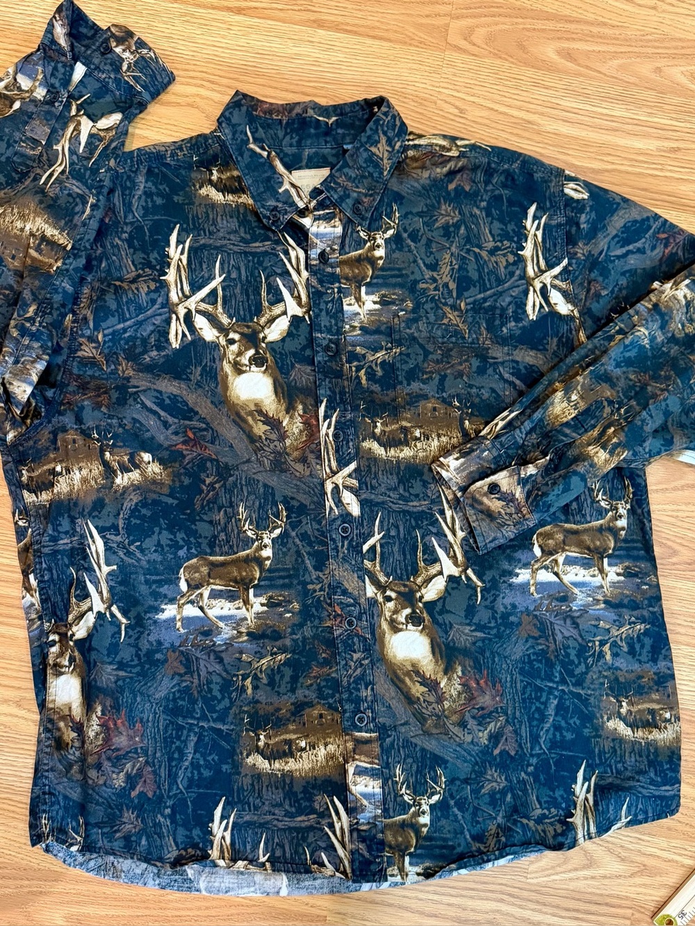 Legacy Falls Men's XL Whitetail Deer Bucks Graphic Button Down Shirt Camo Nature